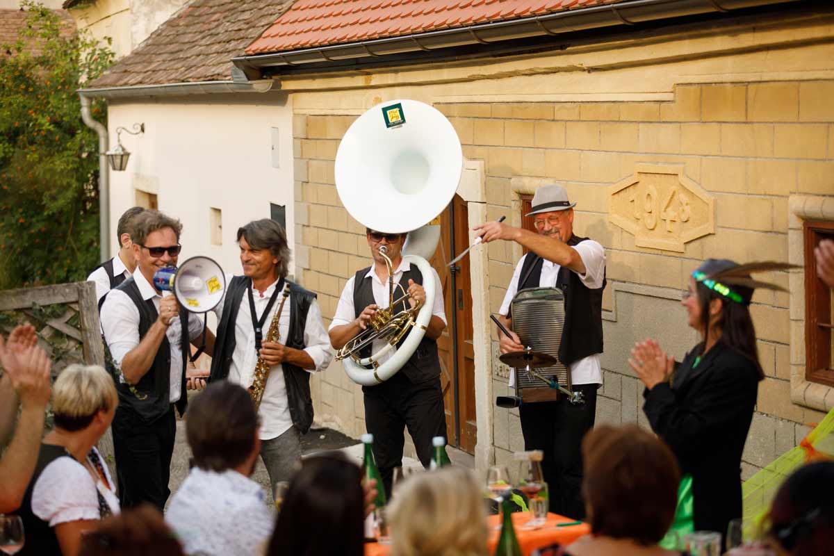 Szenentheater
Schauspiel mit Musik (in den Weingärten)